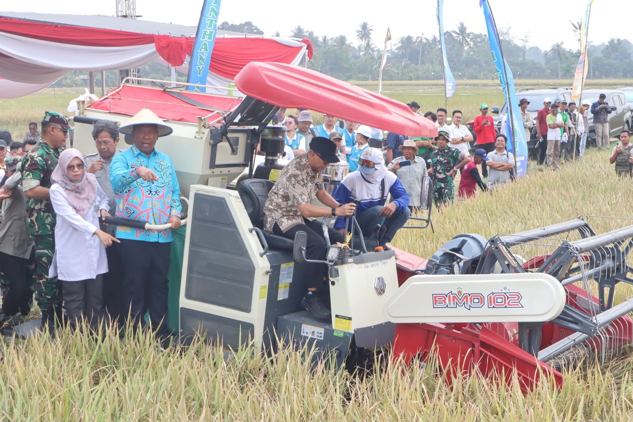 PM-AAS dan POC Dongkrak Produktivitas Padi, Gubernur Mirza Perkuat Kemandirian Petani